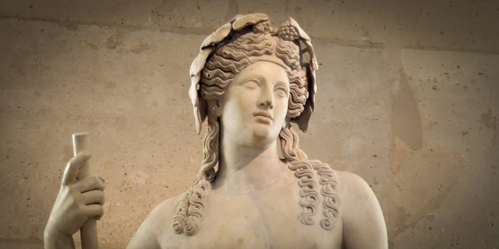 Statuia lui Dionysos cu coroana.